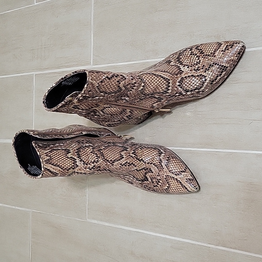 Steven by Steve Madden  Bollie snakeskin ankle boot size 8M